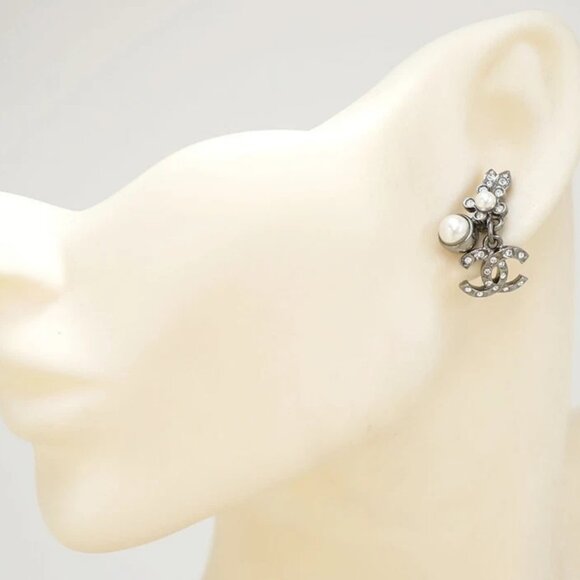 CHANEL CC Logo Rhinestone Pearl Flower Stud Earrings Silver Tone C21B Auth w/Box - Picture 3 of 16